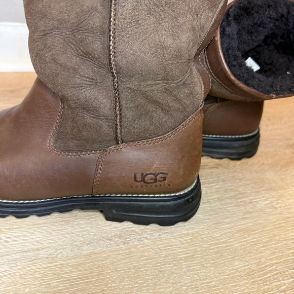 UGG Women’s Brooks Brown Leather & Suede Boots Size 10 - Picture 4 of 7